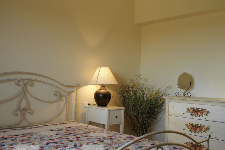 Room 8 of 16