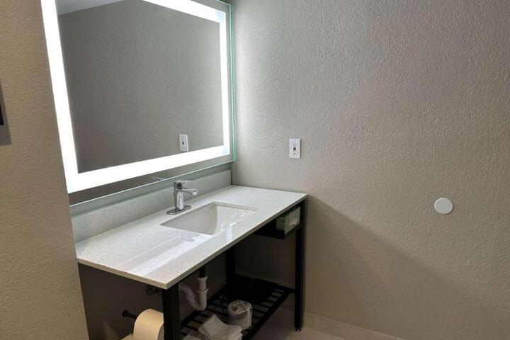 Double Accessible King Size Bed (3 of 5)