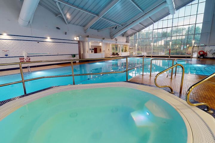 Pool 33 of 61