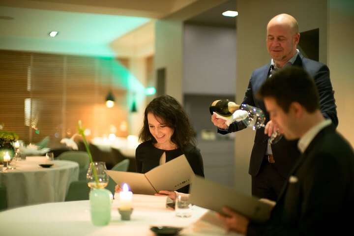 Dining 53 of 76