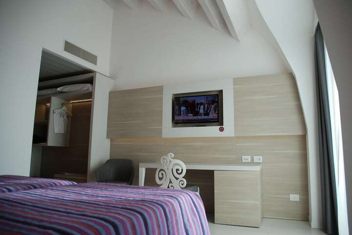 Room 10 of 69