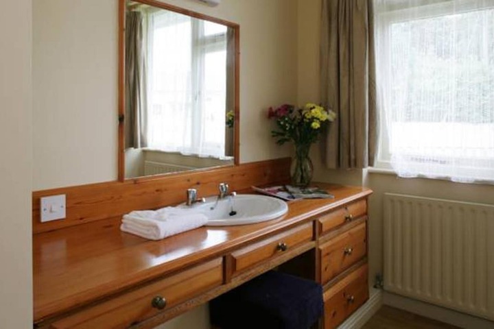 Room 4 of 164
