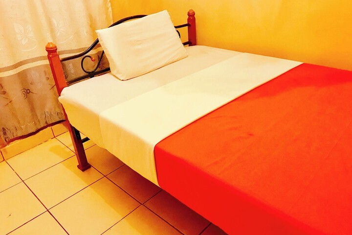 Room 10 of 11