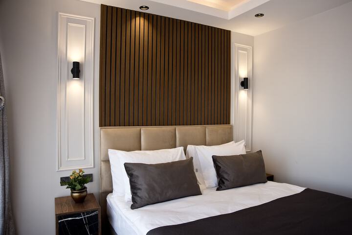 Room 5 of 76