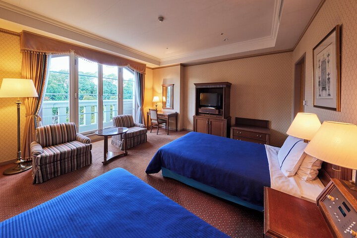 Room 7 of 28