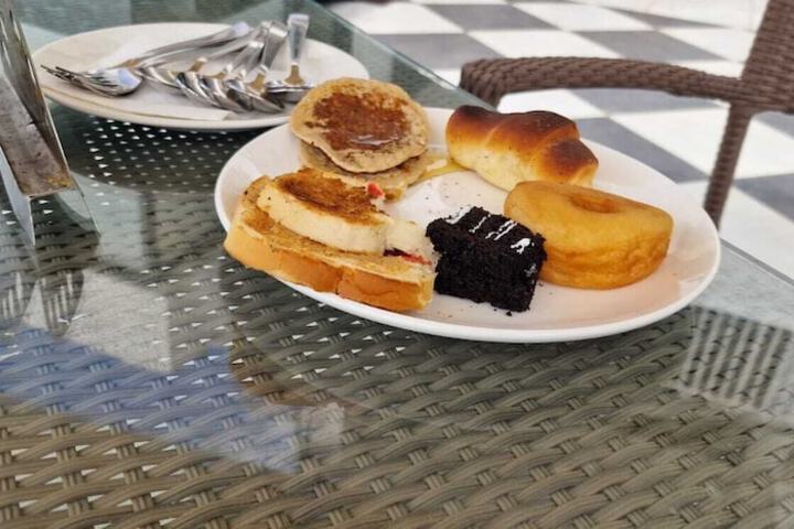 Breakfast/Coffee Service 29 of 33