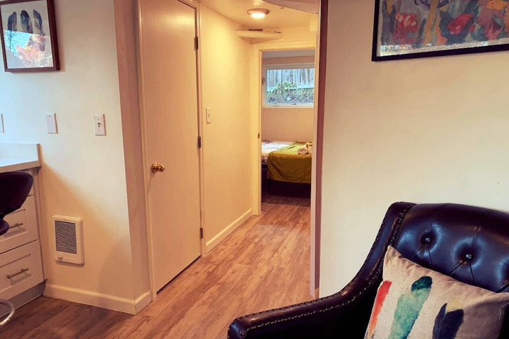 Room 6 of 7