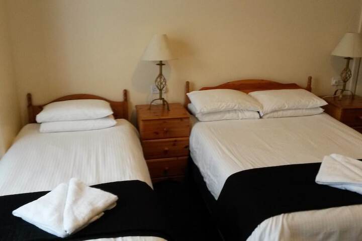 Room 10 of 28