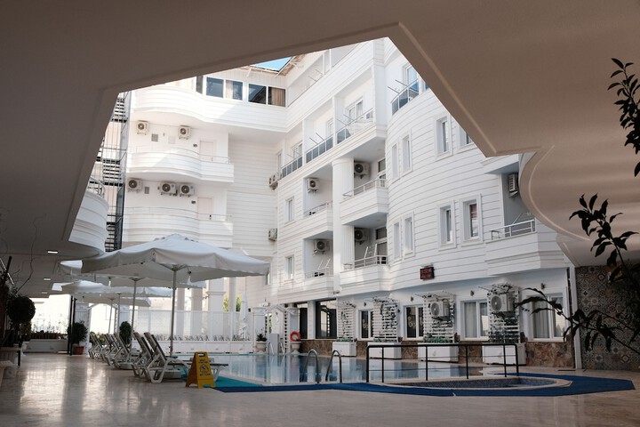 Hotel Exterior 68 of 70