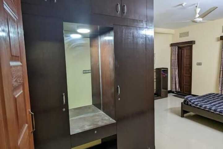 Room 5 of 14