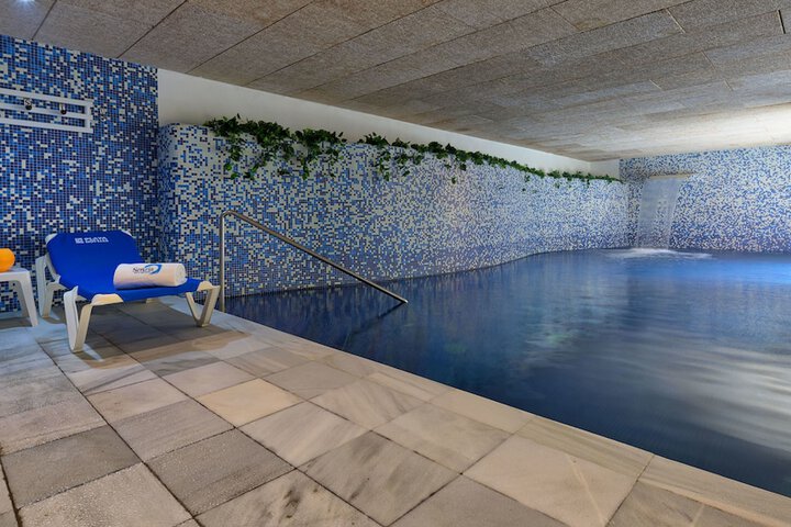 Hotel with Pool
