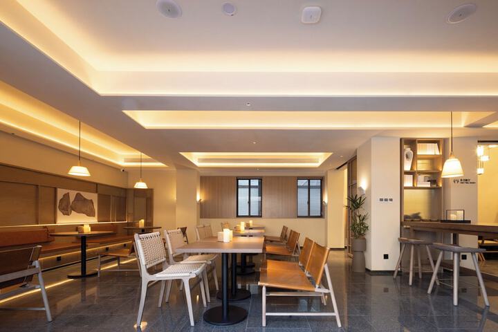 Business Center 8 of 13