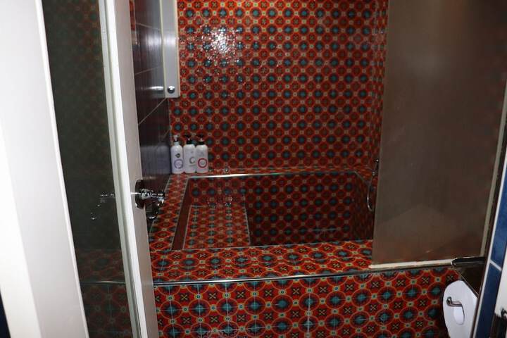 Room 43 of 46