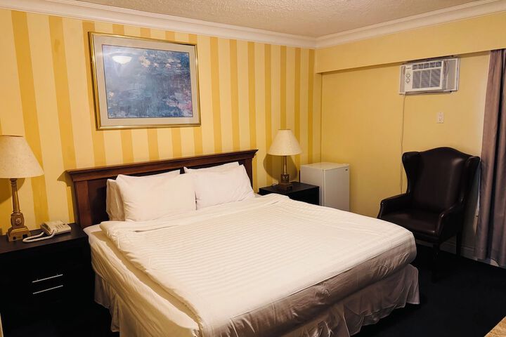 Room 18 of 77