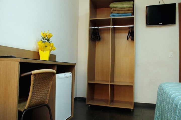 Room 13 of 32