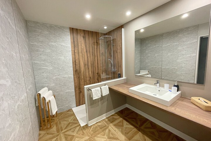 Room 18 of 21