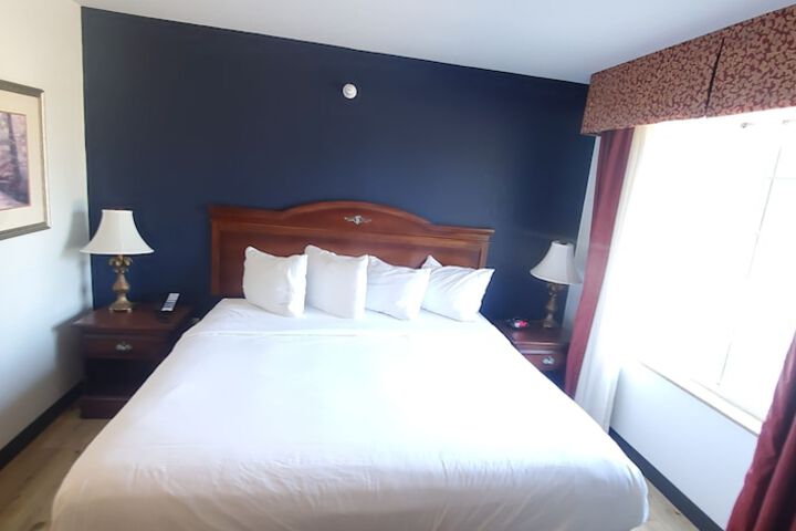 1 King Bed Studio Suite (17 of 23)