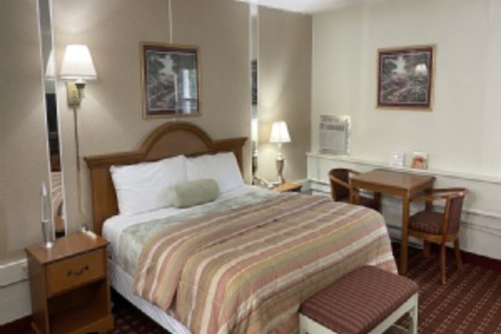 Room 93 of 228