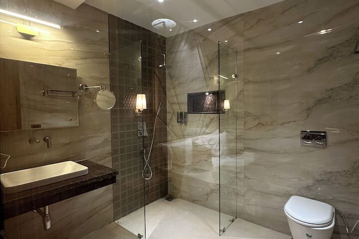 Room 14 of 18