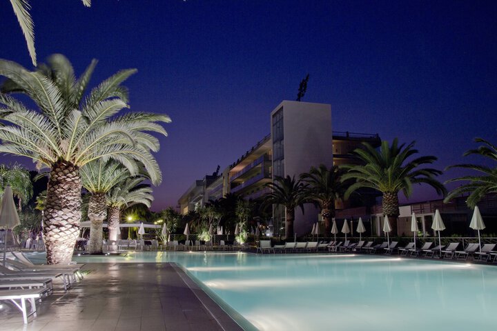Hotel Exterior 45 of 48