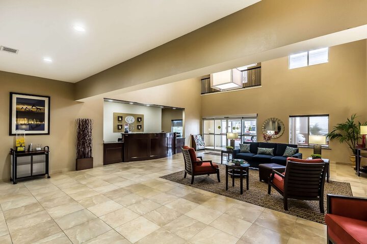 Entrance & Lobby