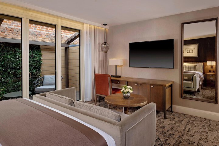 Room 27 of 125