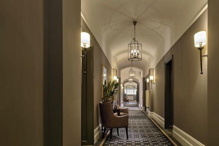 Ballroom/Hall 104 of 124