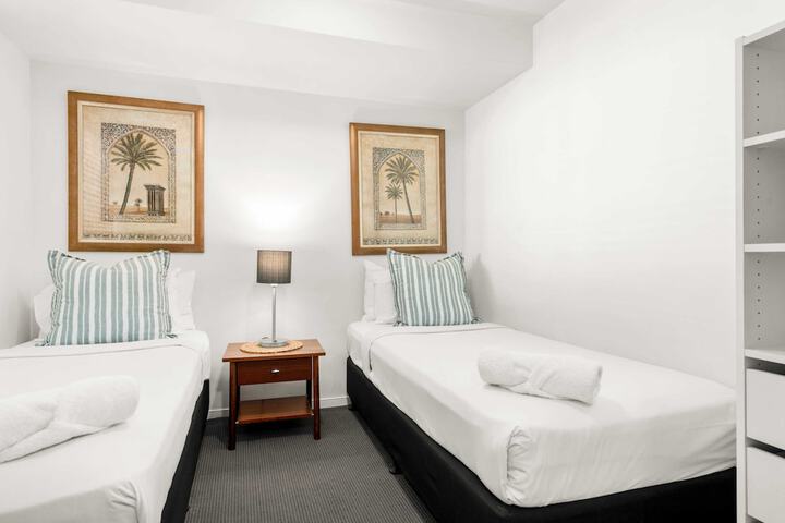 Room 4 of 346