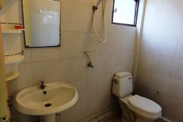 Room 7 of 32