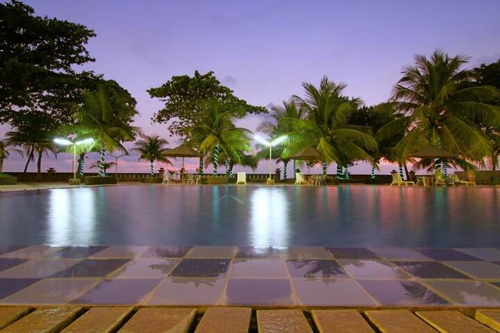 Hotel Pool