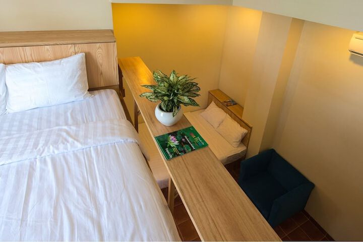 Room 4 of 32