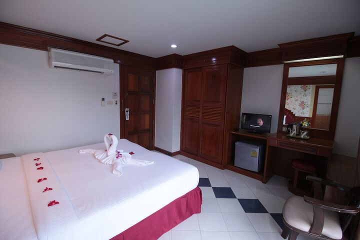 Room 14 of 30