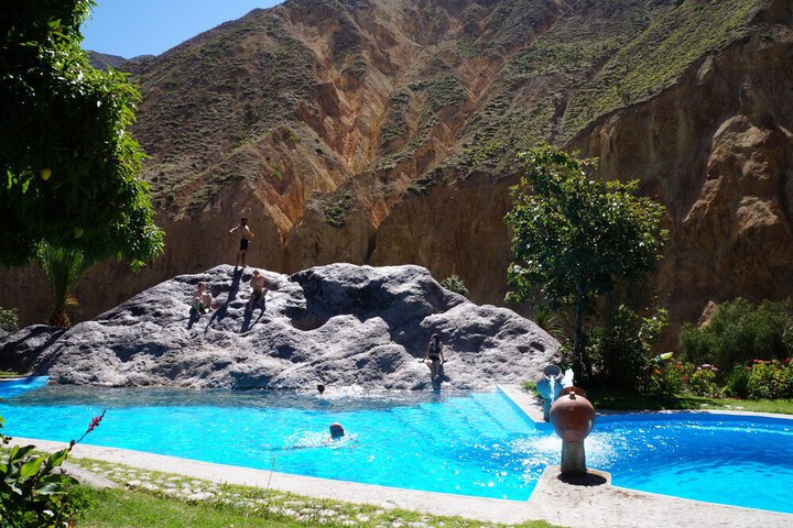 Pool 9 of 15