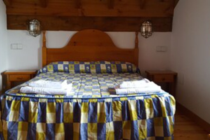 Room 6 of 8