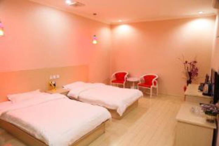 Room 4 of 6