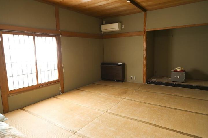 Room 8 of 40