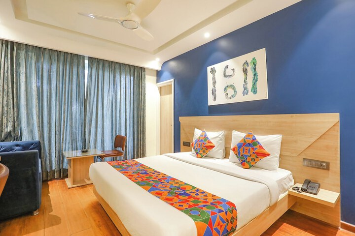 FabHotel JHS Studio- Nr. Phase 1 Metro Station Gurgaon