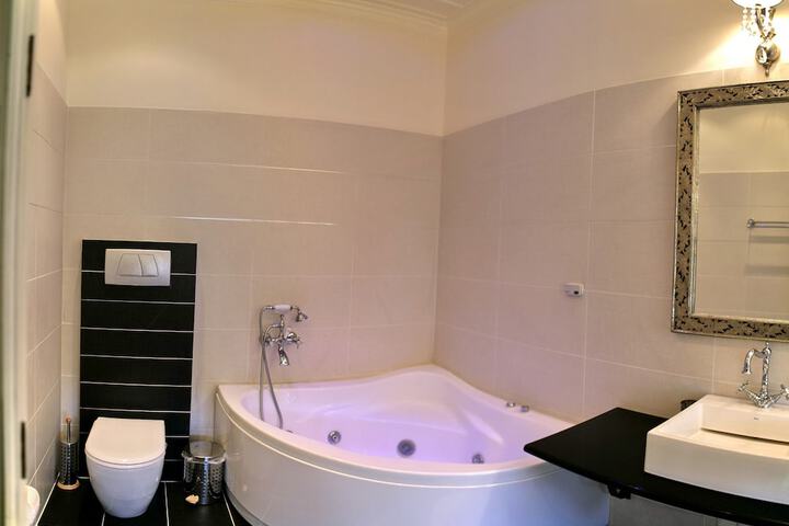 Room 11 of 29