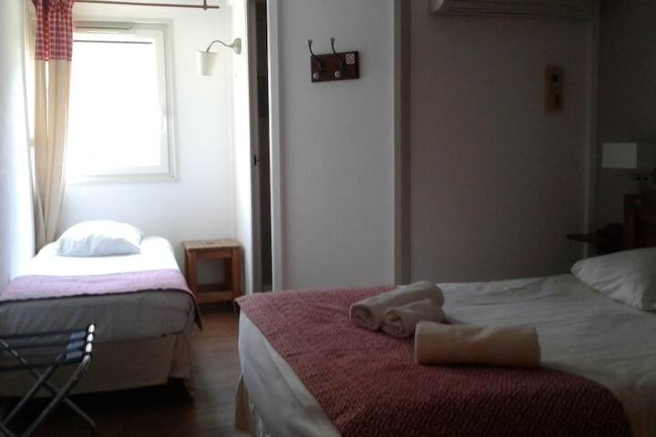 Room 27 of 49