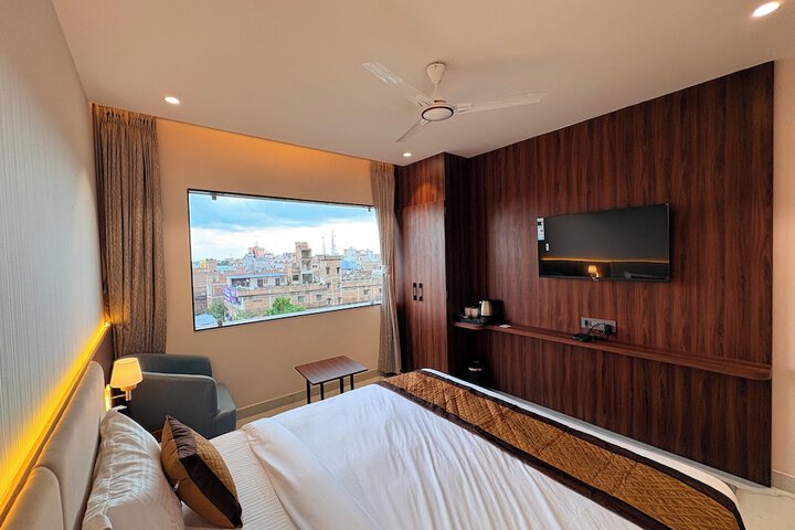 Room 11 of 17