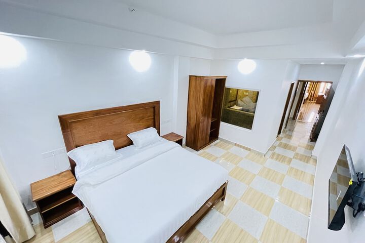 Room 8 of 38