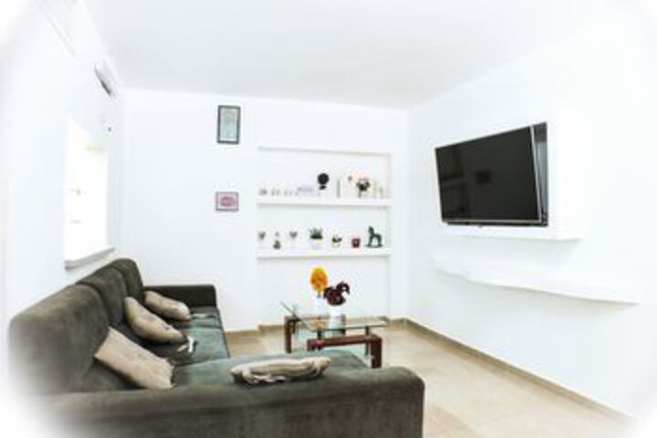 Beautiful Ground Floor Apt. Near Red Sea
