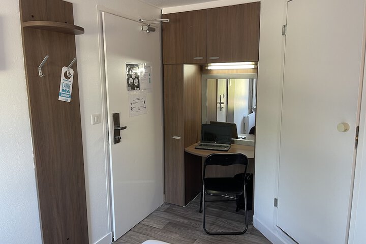 Room 33 of 51