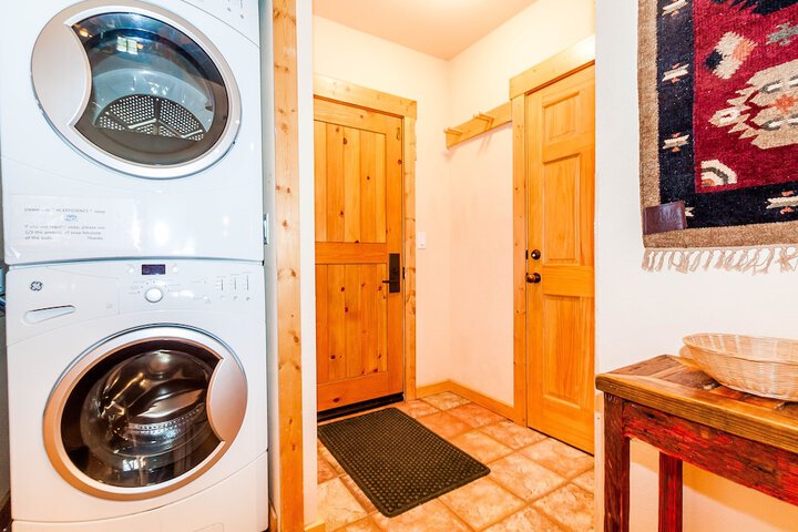 Laundry 70 of 103