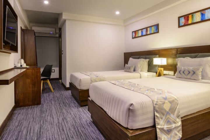 Room 16 of 38