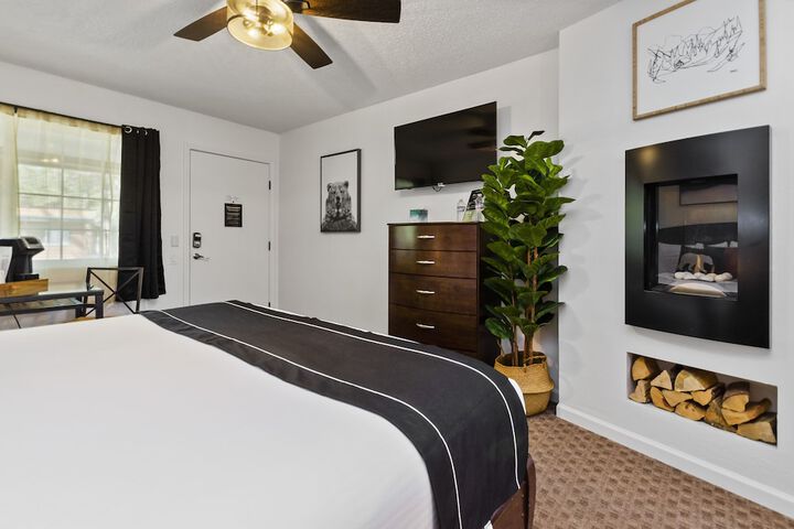 Classic King Bed (17 of 68)