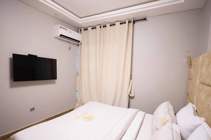 Room 38 of 170