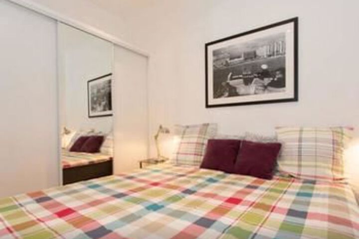 Room 6 of 12