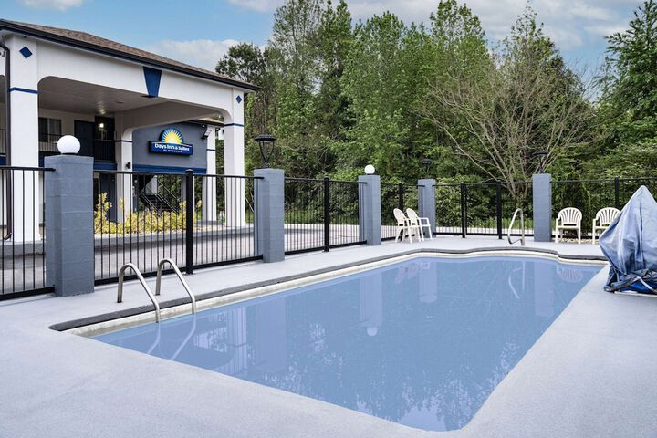 Hotel with Pool