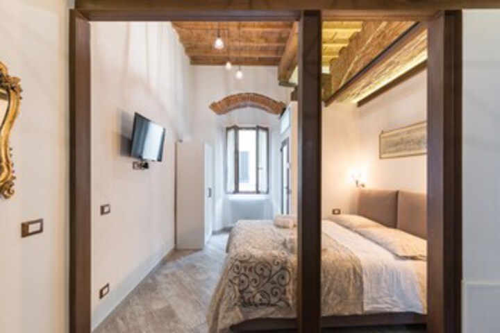 Room 10 of 14